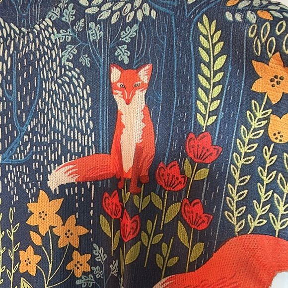 NEW Fox sweater, beautiful printed pattern & lightweight knit, Size Medium - Picture 5 of 10